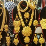 সোনার দাম ১৭৫০ টাকা কমলো এক লাফে