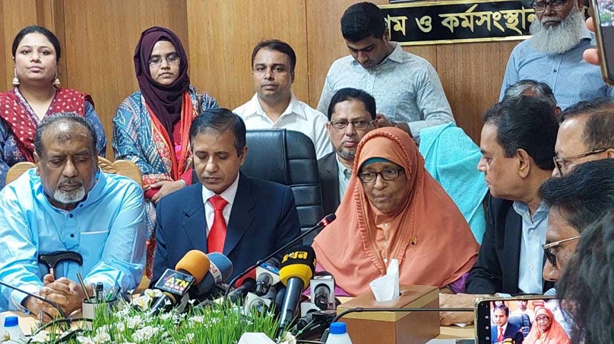 পোশাক শিল্পের শ্রমিকদের জন্য মজুরি সাড়ে ১২ হাজার টাকা নির্ধারণ করা হয়েছে