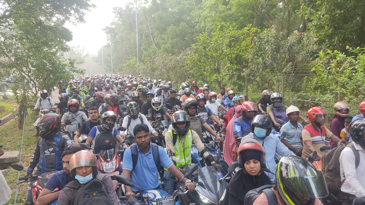 ২৪ ঘণ্টায় বঙ্গবন্ধু সেতু‌ পার হলো ৮২৩৯ মোটরসাই‌কেল