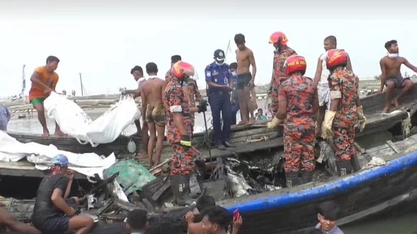 ট্রলারে বরফ রাখার বাক্সে ছিল ১০ জনের হাত-পা বাঁধা মরদেহ