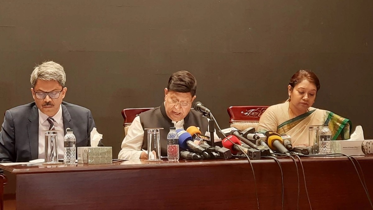 নির্বাচন নিয়ে প্রশ্ন করায় ক্ষোভ ঝাড়লেন পররাষ্ট্রমন্ত্রী