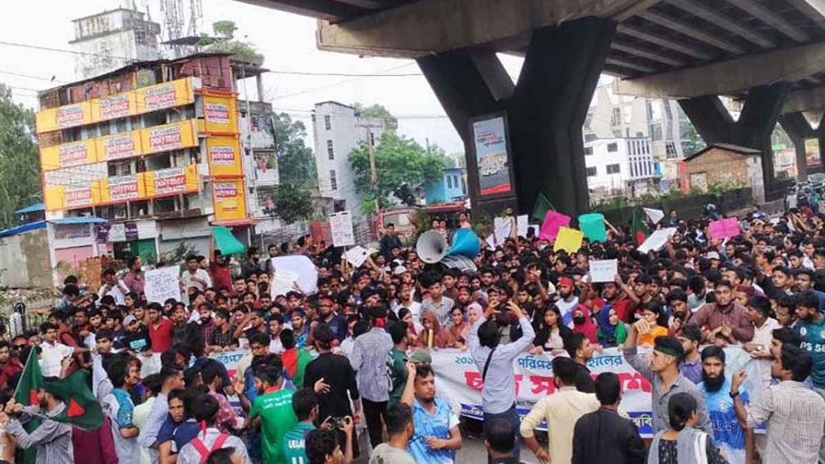 কোটা বাতিলের দাবিতে আজ সারা দেশে সড়ক অবরোধ