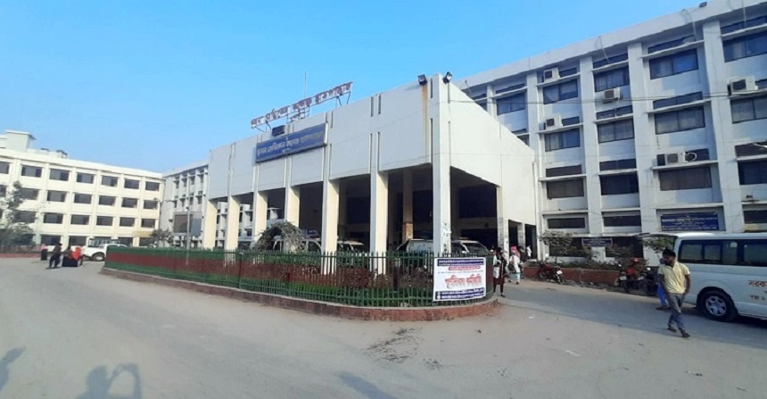 খুলনায় কর্মবিরতি চলছে চিকিৎসকদের