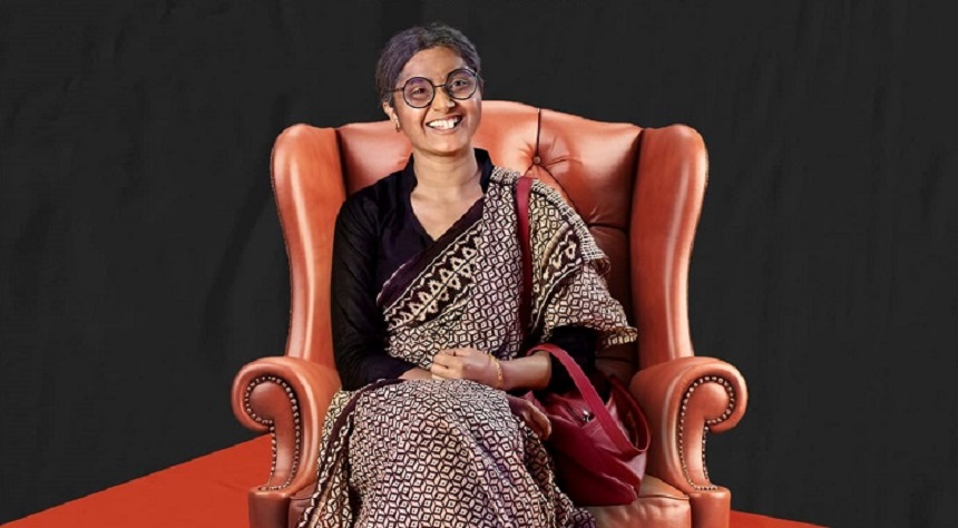 লম্বা দাঁত আর পাকা চুলে কে এই অভিনেত্রী?কেয়া পায়েল