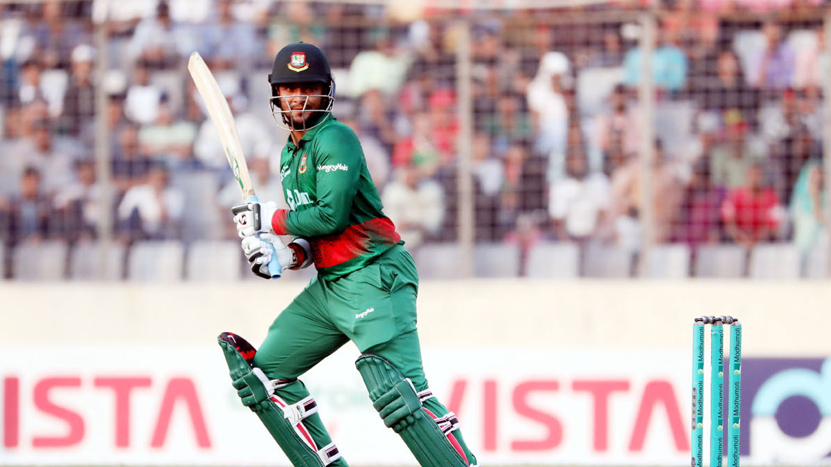 সাকিব-মুশফিকের ব্যাটে টাইগারদের মাঝারি সংগ্রহ
