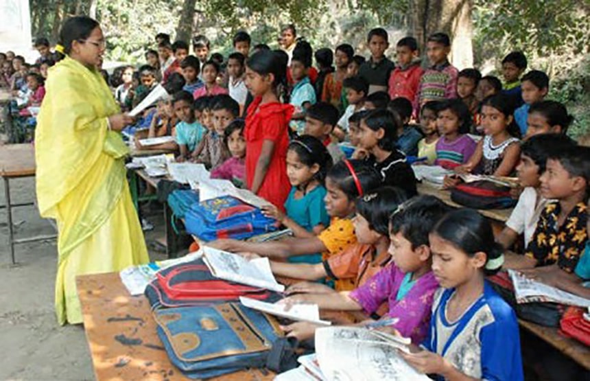 ঝরে পড়া শিক্ষার্থীদের স্কুলে ফিরিয়ে আনতে হবে