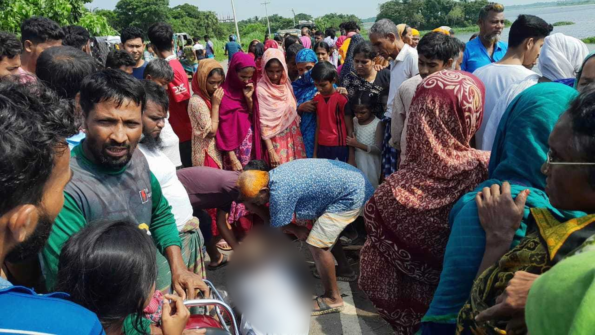 ভাত রান্না করতে দেরি হওয়ায় আগুনে পুড়িয়ে স্ত্রীকে হত্যা