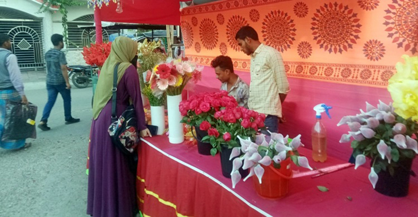 ‘ভালোবাসা দিবসে স্বামীর জন্য ১০০ টাকায় গোলাপ কিনেছি’