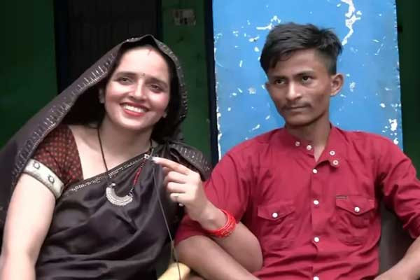 পাকিস্তানি গৃহবধূর সঙ্গে ভারতীয় যুবকের প্রেম নিয়ে রহস্য