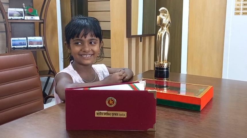 জাতীয় চলচ্চিত্র পুরস্কারের পর ফারজিনা আক্তারের ঘরের স্বপ্ন পূরণের আশ্বাস দিয়েছেন মাকসুদ চৌধুরী