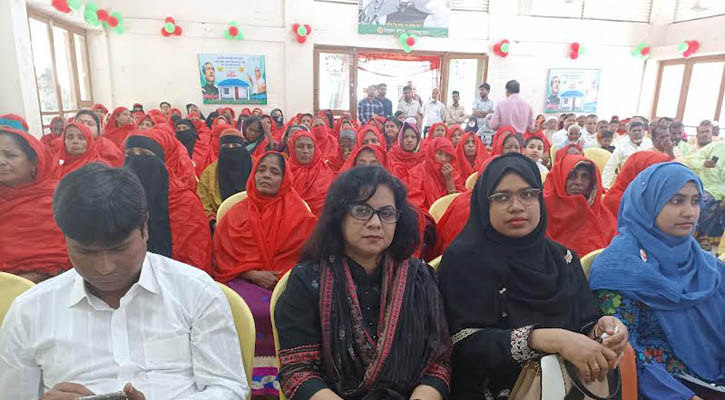 নারায়ণগঞ্জে ঘর পেল ৯৮ গৃহহীন পরিবার
