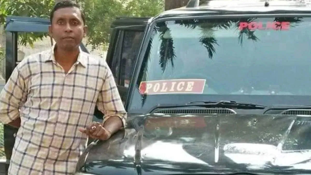 পুলিশ কনস্টেবলের সম্পদের পাহাড়! বান্ধবীকে উপহার দিলেন দামি গাড়ি