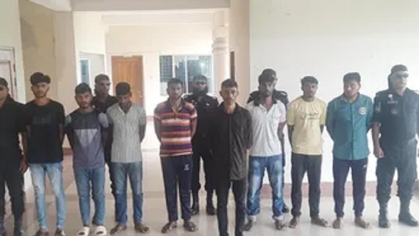সুন্দরবনে জলদস্যু বাহিনীর প্রধানসহ ৮ জনকে আটক করেছে র্যাব