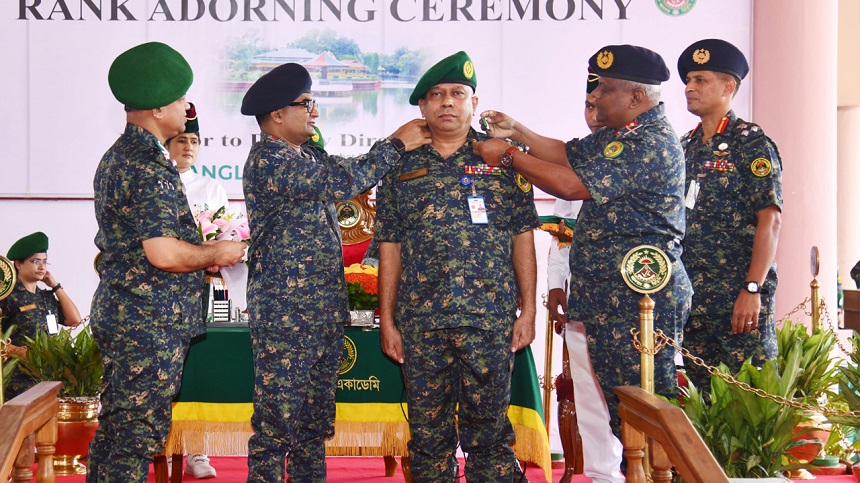 আনসার-ভিডিপির র্যাঙ্ক ব্যাজ পেলেন ছয় উপ-মহাপরিচালক একেএম আমিনুল হক