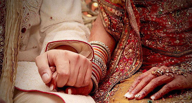 নববধূকে বাড়িতে এনেই পিটিয়ে হত্যা করলেন বর