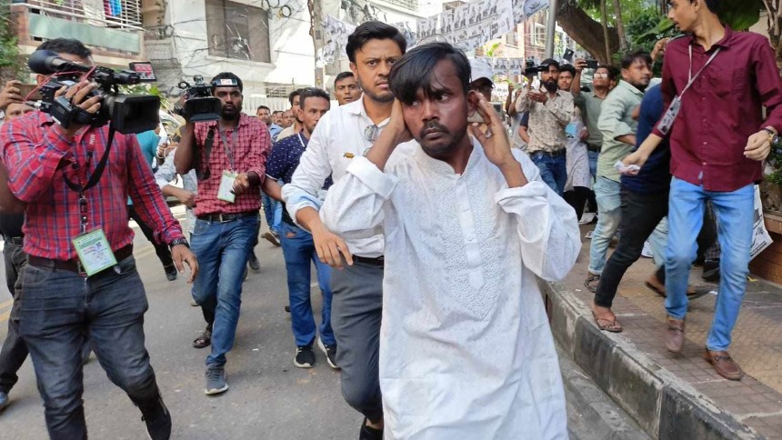 হিরো আলমের ওপর হামলার ঘটনায় ৫ জনকে গ্রেপ্তার