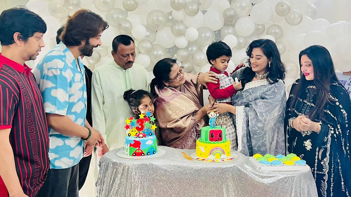 ছেলের জন্মদিনেও দূরত্ব বজায় রাখলেন শাকিব-বুবলী!