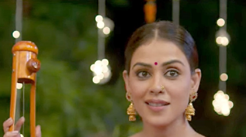 জেনেলিয়ার মুখে বাংলার লোকগান, হাতে রয়েছে একতারা