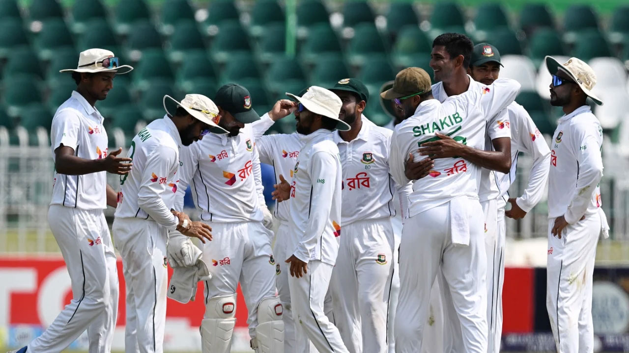 বাঘের থাবায় ‘বাংলাওয়াশ’ পাকিস্তান