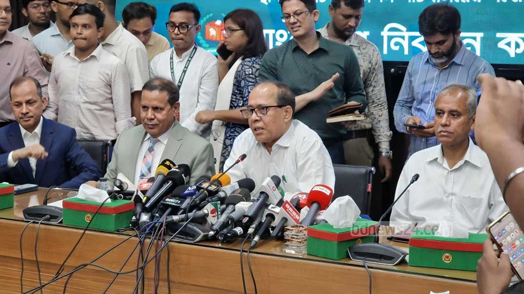 আউয়ালের নেতৃত্বাধীন নির্বাচন কমিশনের পদত্যাগ