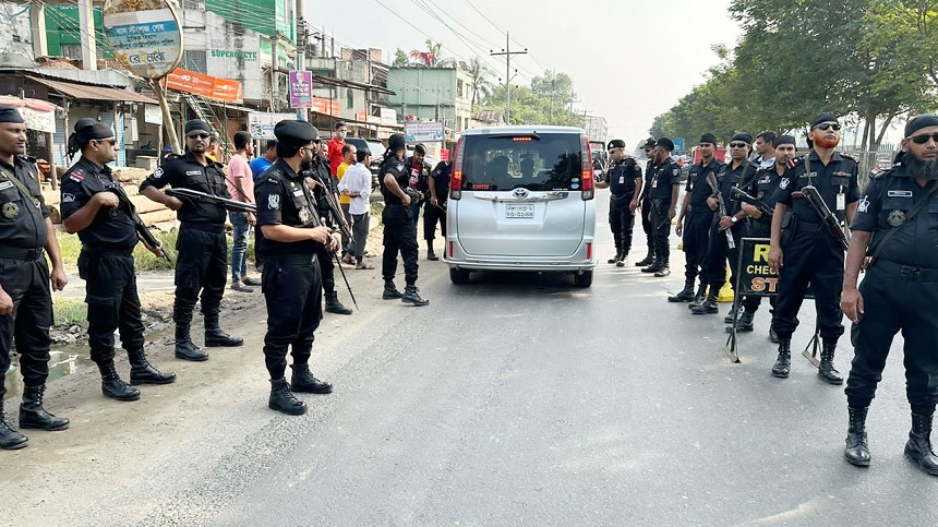 গাজীপুরে র‌্যাব-পুলিশের চেকপোস্ট বসানো হয়েছে, দূরপাল্লার পরিবহন সংকট