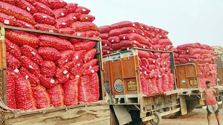 হিলি স্থলবন্দর দিয়ে পেঁয়াজ আমদানি শুরু