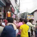 টাখনুর নিচে প্যান্ট ঝুলে থাকায় বর্বরোচিত হামলা, আহত ৭