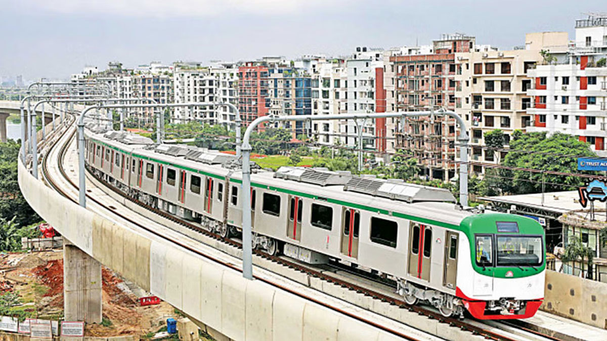 এক ঘণ্টার বেশি সময় ট্রেন চলাচল বন্ধ থাকার পর স্বাভাবিক মেট্রোরেল চলাচল