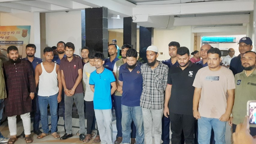 জানাজা ও জুমার নামাজ থেকে মোবাইল চুরি চক্রের ৯ সদস্য গ্রেপ্তার