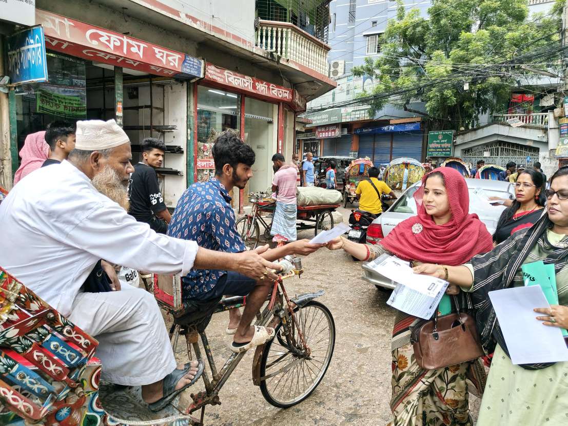 ডেঙ্গু প্রতিরোধে রাজধানীতে আপন শিশু বিকাশ ফাউন্ডেশনের প্রচারণা