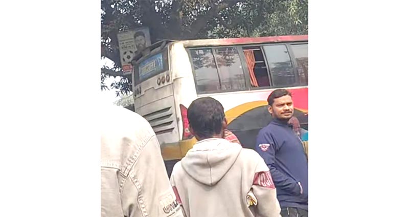 পাঁচবিবিতে শ্যামলী পরিবহনের বাস দুর্ঘটনায়: ক্ষতিগ্রস্ত মার্কেট ও মোটরসাইকেল