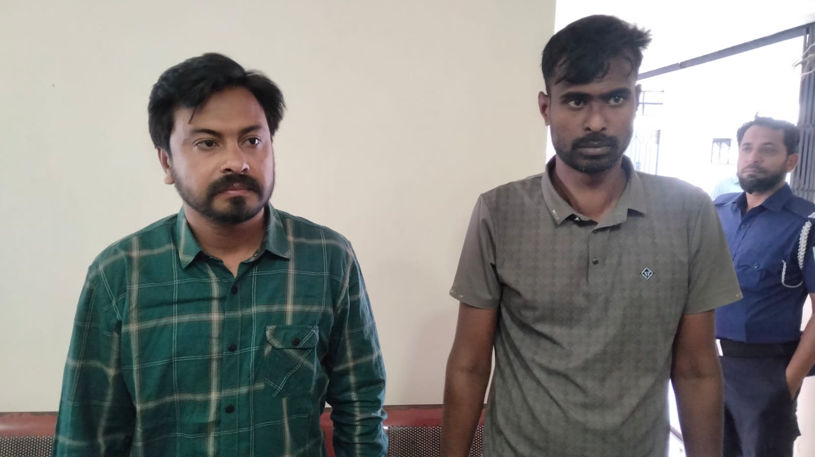 পাঁচবিবিতে ডিবি পুলিশ পরিচয়ে প্রতারণা, দুই ভুয়া সদস্য আটক