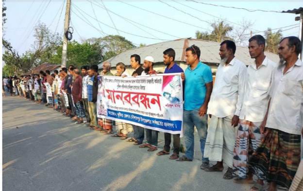 দৌলতপুরে জোড়া খুন: তদন্ত প্রতিবেদনে অসন্তোষ জানিয়ে ঝাড়ু মিছিল