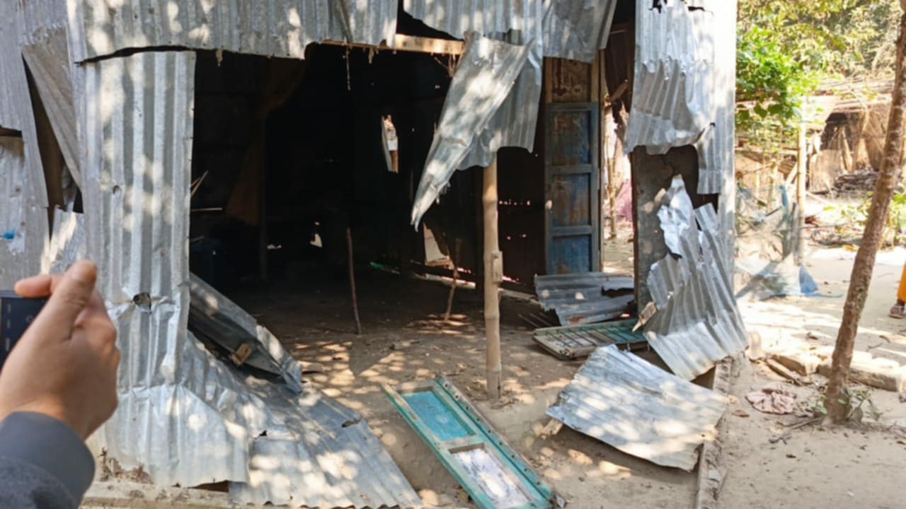 সালথায় আধিপত্য বিস্তার নিয়ে যুবদল নেতার বাড়িতে বিএনপি নেতার হামলা