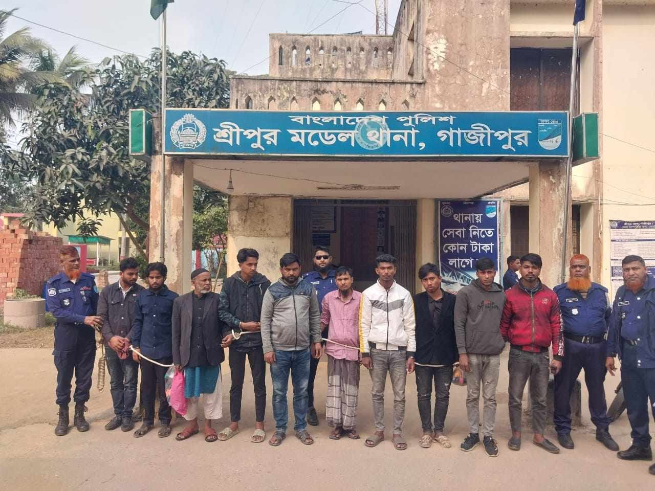 শ্রীপুরে প্রবাসীর বাড়িতে গুলির ঘটনায় কিশোর গ্যাংয়ের ৬ সদস্য গ্রেফতার