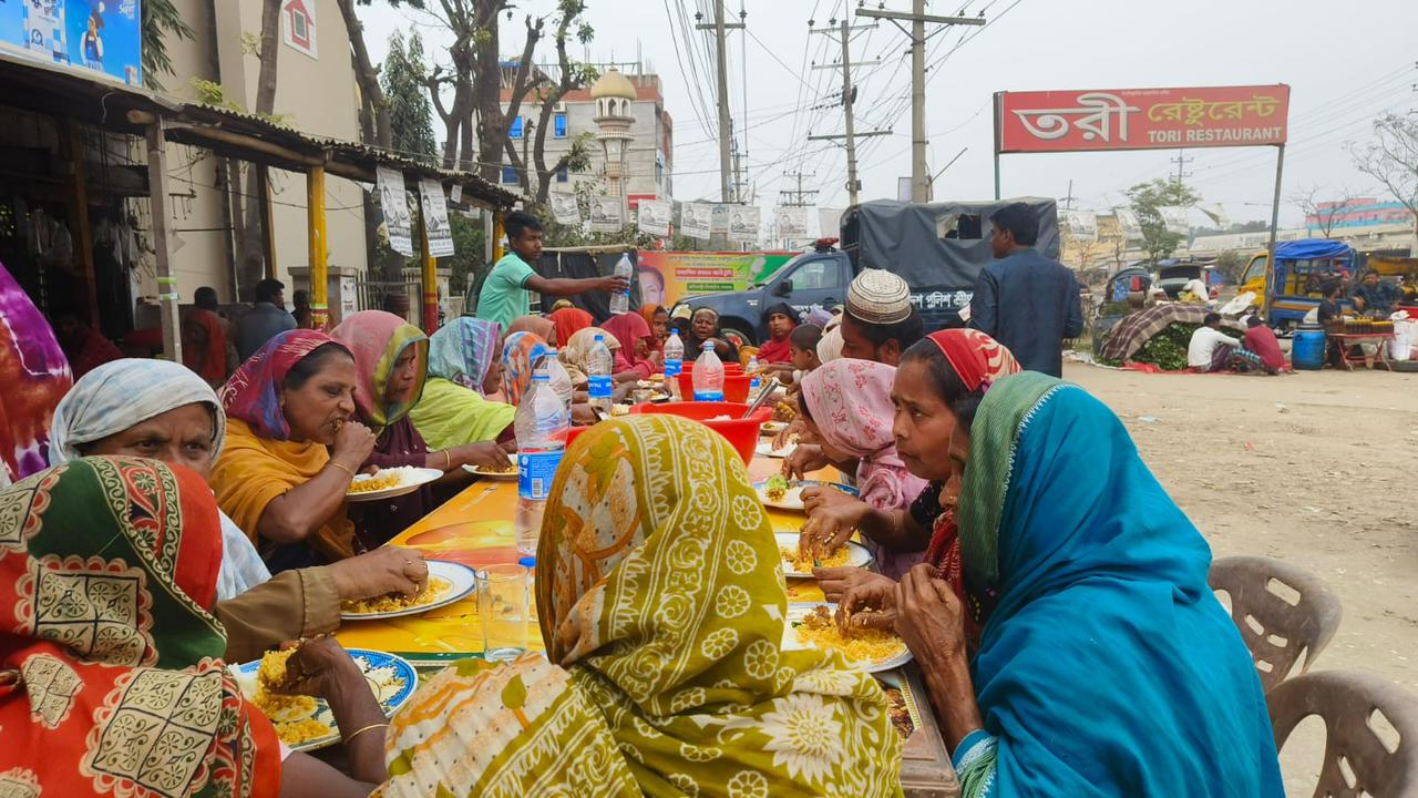 গরিব অসহায়দের বিনা পয়সায় খাবার হোটেল তরী রেষ্টুরেন্ট