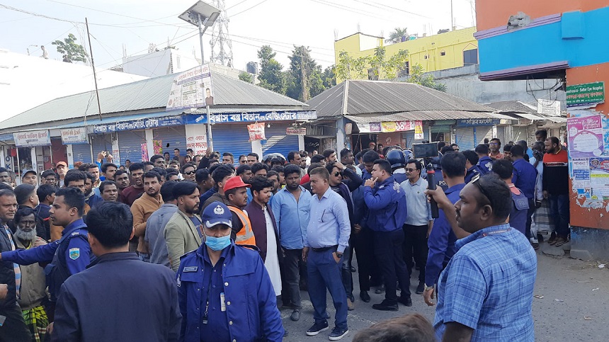 পাবনায় স্বতন্ত্র প্রার্থী অধ্যাপক আবু সাইয়িদকে ‘অবরুদ্ধ’করে রাখেন আওয়ামী লীগের নেতাকর্মীরা