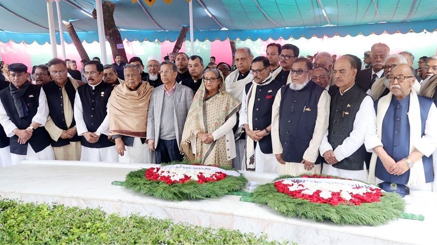 টুঙ্গিপাড়ায় মন্ত্রীসভার সদস্যদের নিয়ে প্রধানমন্ত্রীর আনুষ্ঠানিক বৈঠক