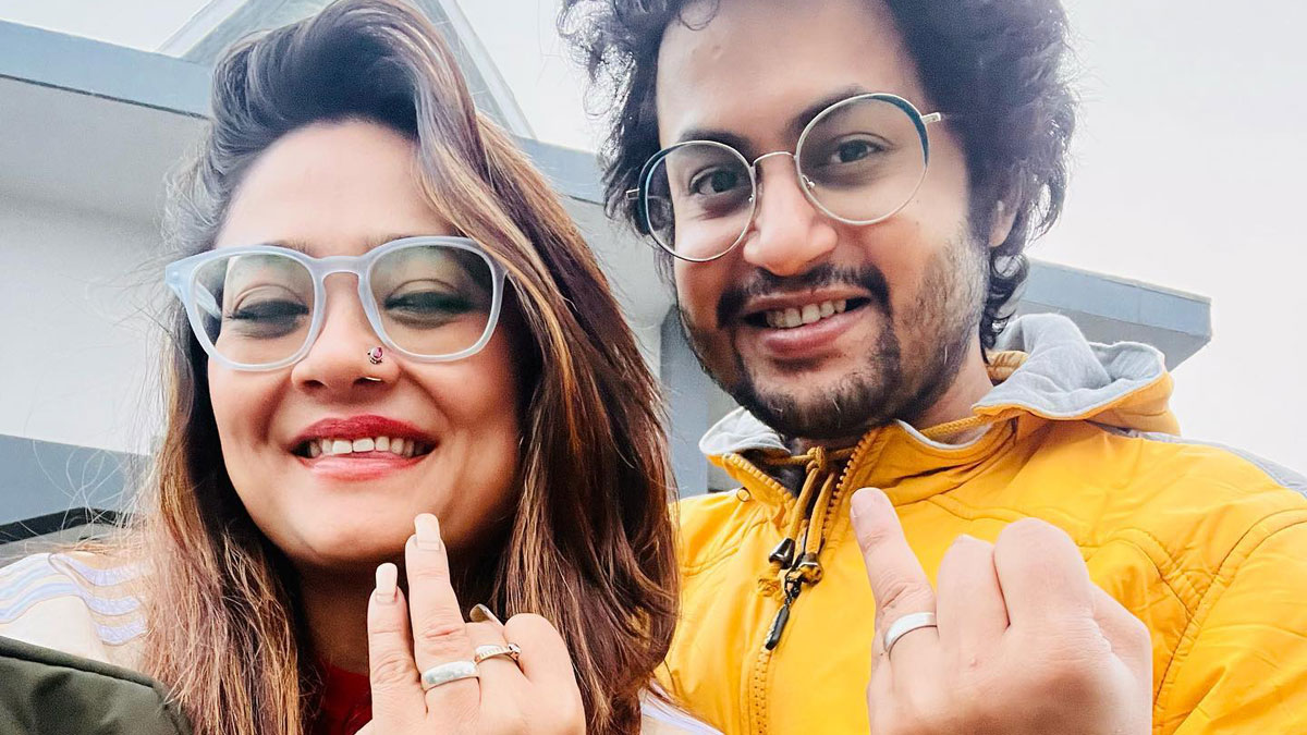 শুটিংয়ের মাঝেই আংটিবদল রূপাঞ্জনার, সাক্ষী ছেলে