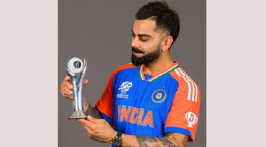 বর্ষসেরার পুরস্কার হাতে পেলেন কোহলি