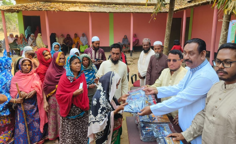 শ্রীপুরে ইসমাইল হোসেন ফাউন্ডেশনের উদ্যোগে ঈদ উপহার সামগ্রী বিতরণ