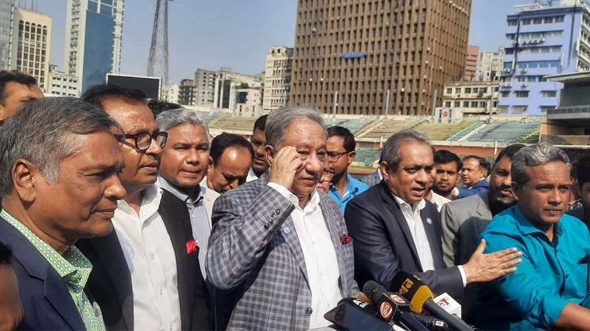 সমস্যা দেখলেন, সমাধানের পথও দেখবেন ক্রীড়া মন্ত্রী