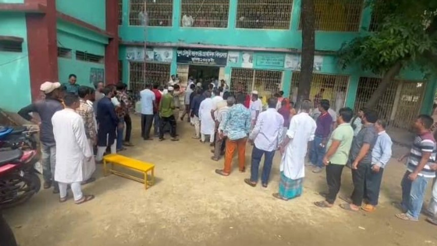 চট্টগ্রাম-১০ আসন: উপনির্বাচনে ভোটগ্রহণ শেষ চলছে গণনা