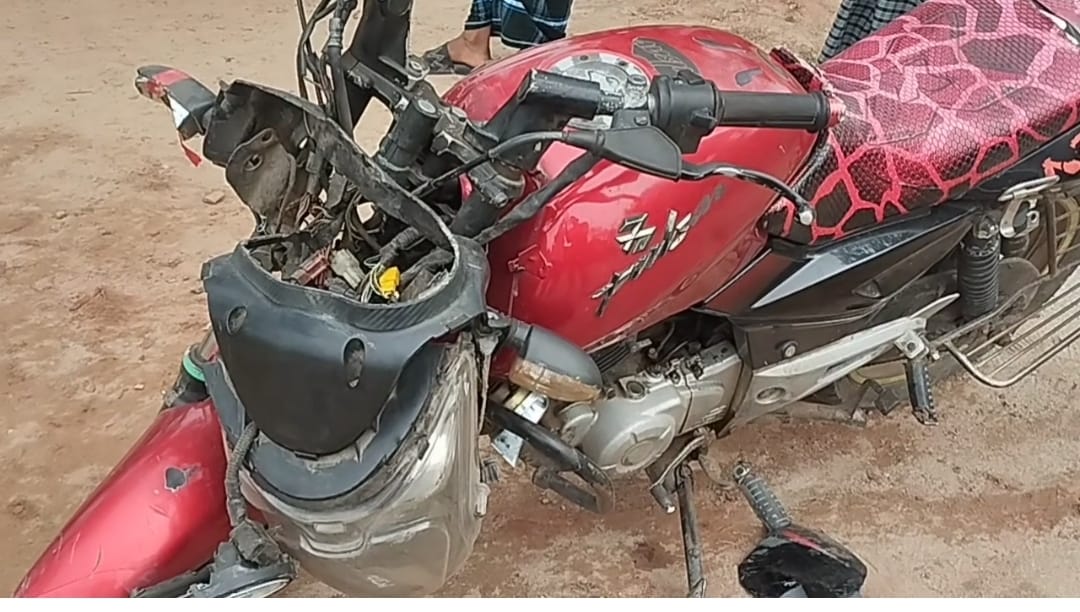 মাদারীপুরে ট্রাক-মোটরসাইকেল সংঘর্ষে শ্যালক ও দুলাভাই নিহত