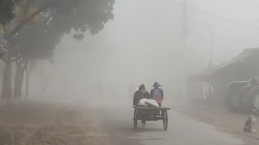 দিনাজপুরে ঠান্ডায় ঘন কুয়াশা জনজীবন বিপর্যস্ত