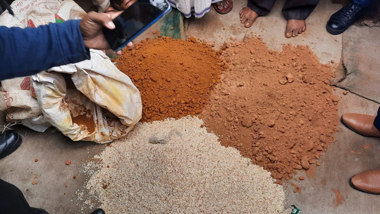 ইট-কাঠের গুঁড়া দিয়ে বিভিন্ন মসলা তৈরি হতো!