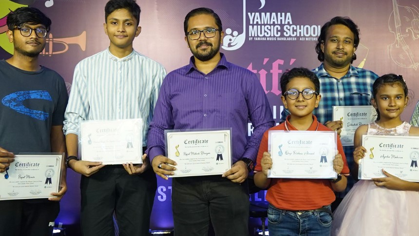 সনদ বিতরণ ইয়ামাহা মিউজিক স্কুলের শিক্ষার্থীদের মধ্যে